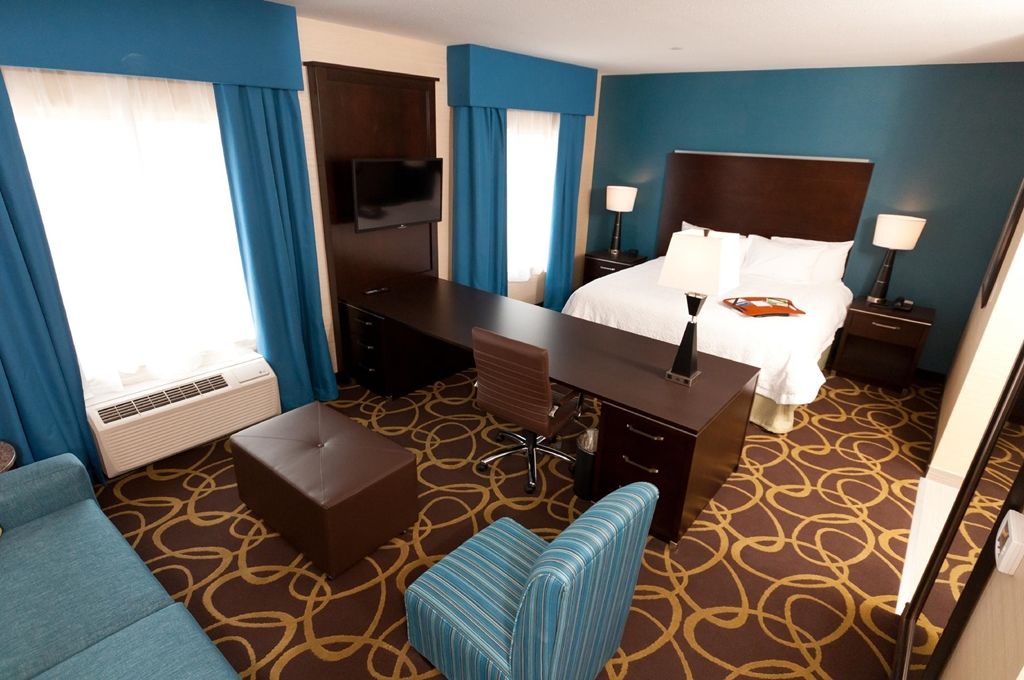 Hampton Inn & Suites East Gate Regina Room photo